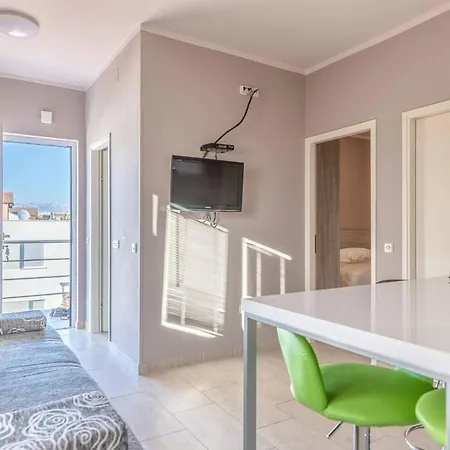 Paradiso, No 5 Apartman *