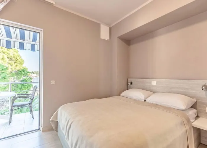 Paradiso, No 5 Apartman Vir