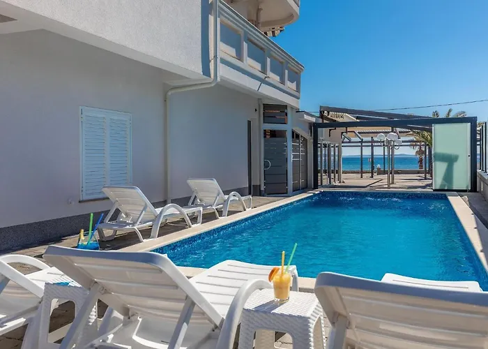 Apartman Paradiso, No 5 *