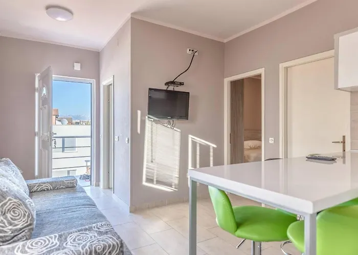 Paradiso, No 5 Apartman *